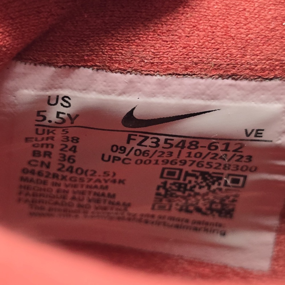Youth Nike Dunk Low Valentines Day 2024 Sneakers FZ3548-612 Size 5.5Y - Picture 8 of 9